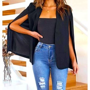 Women’s cape split sleeve blazer in black!